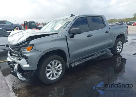 2025 Chevrolet Silverado 1500 4Wd Short Bed Custom z USA, uszkodzony, nr VIN 3GCPKBEKXSG377173